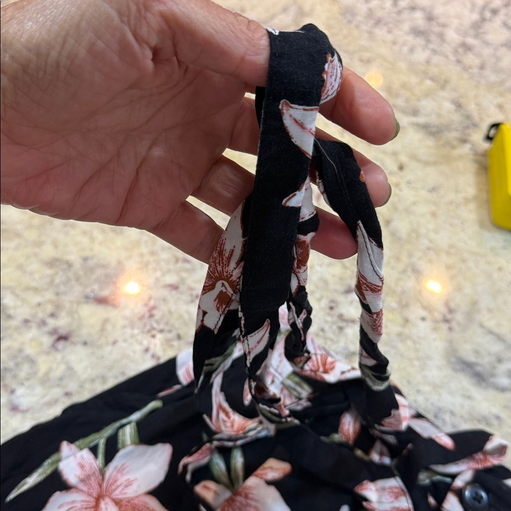 Forever 21  Women’s floral shorts black/pink Size Small - Picture 9 of 9